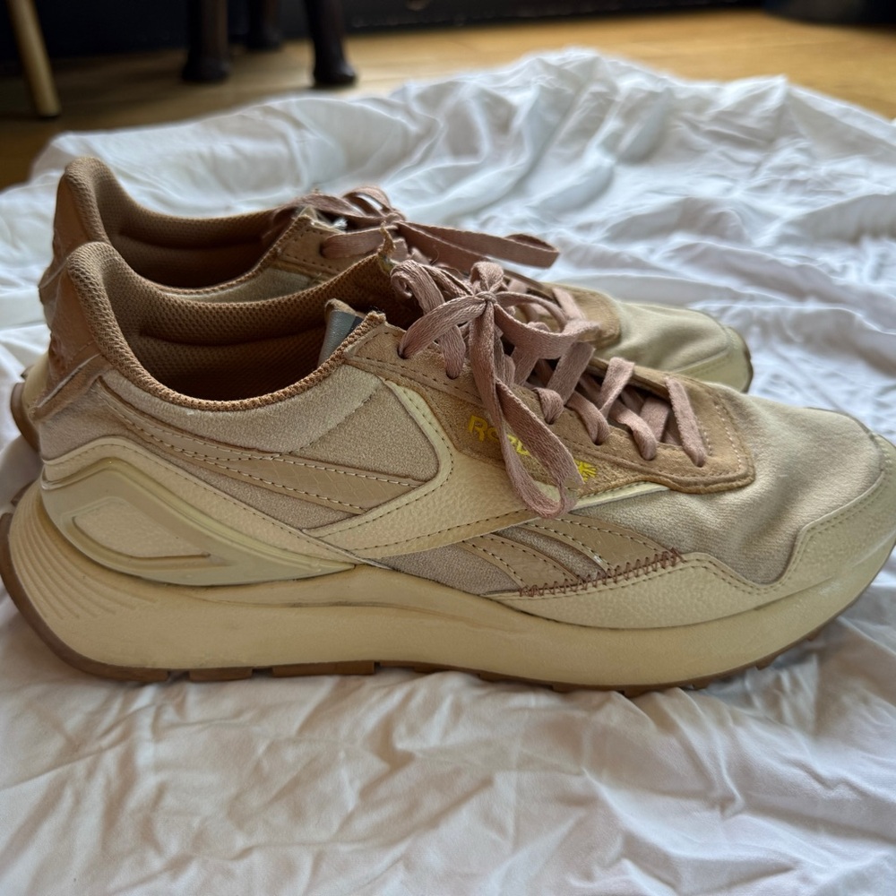 Reebok women’s Beige and Brown Sneakers